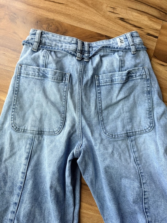 Altar’d State Connor Barrel Jeans Light Wash Size 8 High Rise Trendy Denim - Picture 7 of 11